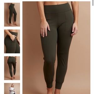 Savvi Noor Joggers, M